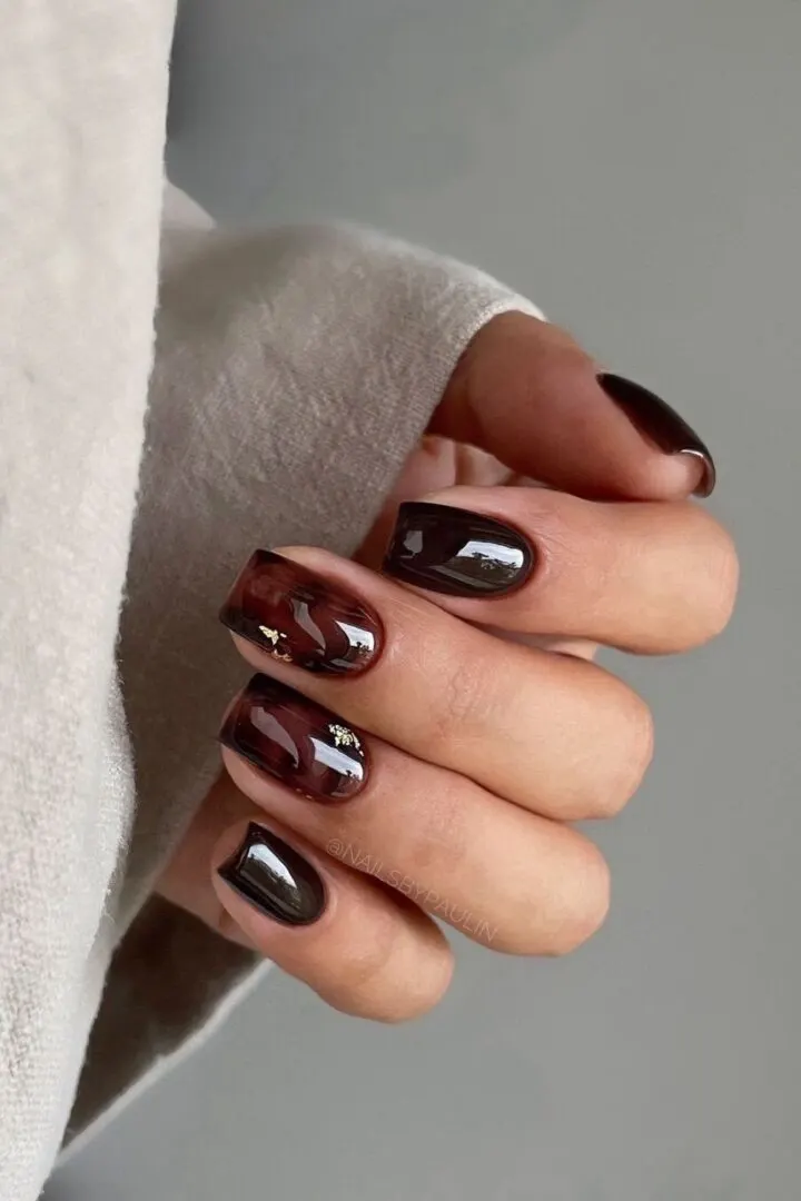 Tortoiseshell-nails-with-gold-accent