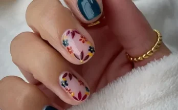 Green-floral-manicure-for-Thanksgiving